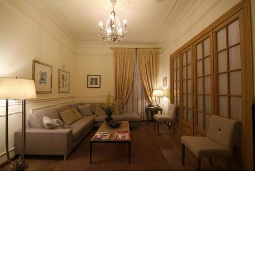 Fabulous Location - Gothic Quarter Luxury 3 Bedroom Apartment - 30 nights min stay