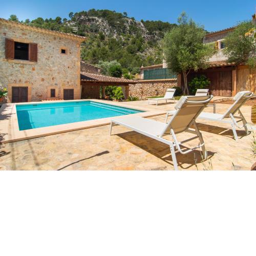 Fabulous Rural House with views to the mountains with swimming pool