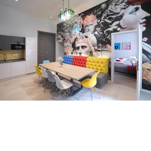 FACES Apartment-luxurious design in vibrant centre