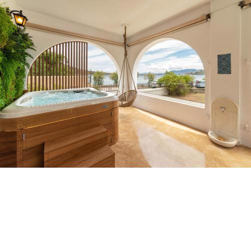 Faidon's Luxury House with jacuzzi