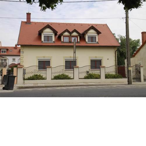 Família Apartmanház