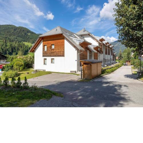 Family Apartment in Zirkitzen with Garden near Ski Bus