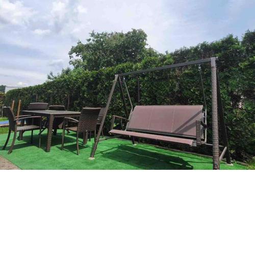 Family apartment with garden and parking spot