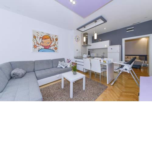 Family friendly apartment, great for children, huge yard and lots of toys