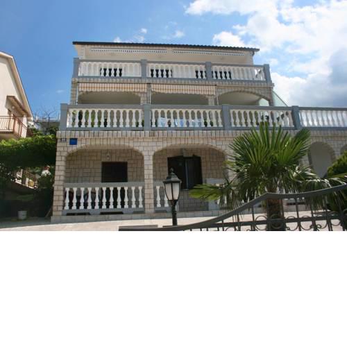 Family friendly apartments with a swimming pool Crikvenica - 5489