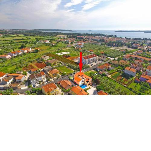 Family friendly apartments with a swimming pool Fazana - 19595