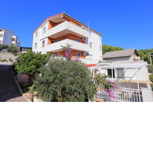 Family friendly apartments with a swimming pool Mavarstica, Ciovo - 16559