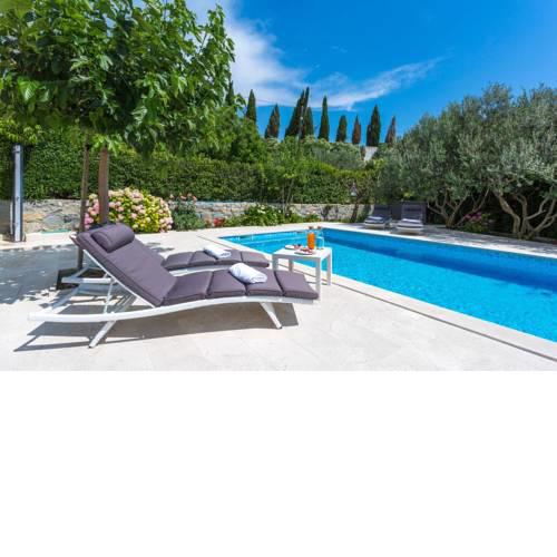 Family friendly apartments with a swimming pool Podstrana, Split - 15040