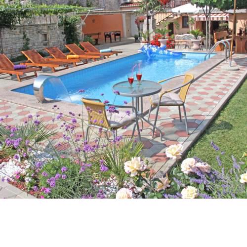 Family friendly apartments with a swimming pool Vodnjan, Fazana - 14159