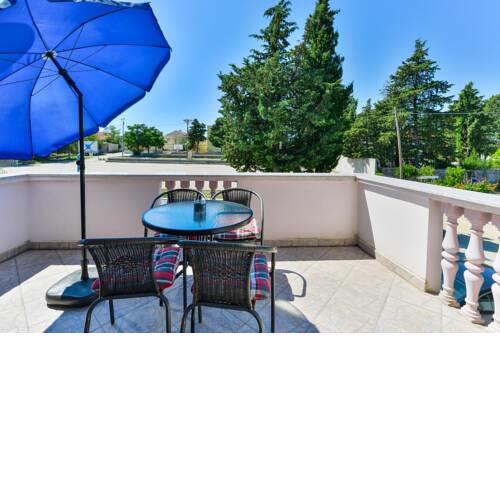 Family friendly apartments with a swimming pool Zadar - 18098