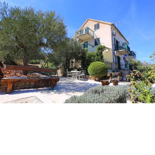 Family friendly seaside apartments Cove Makarac, Brac - 18026