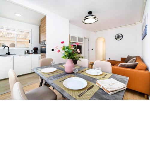 Family Holiday Suite With a Garage