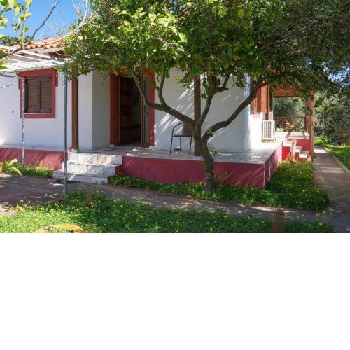 Family home with Private Garden near the Beach