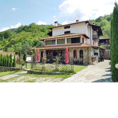 Family Hotel Chiflik Hills