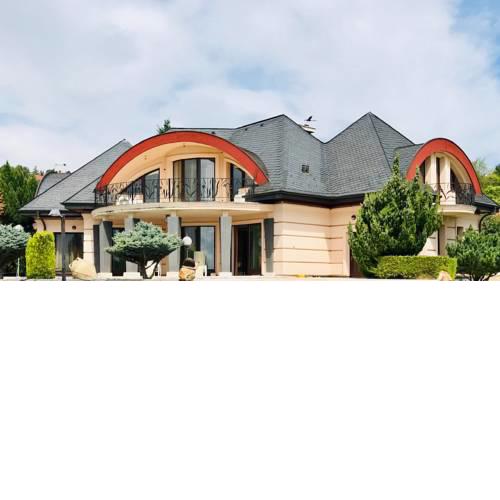 Family house with swimming pool and panorama at the Lake Velence