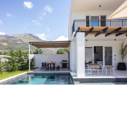 Family villa Casa Filo Rosso with Private Pool , 200m to the beach