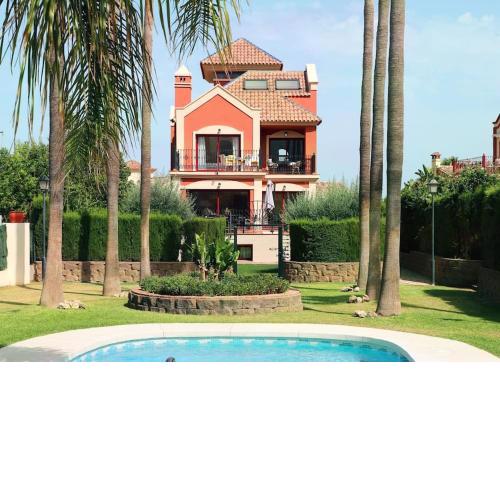 Family Villa in private Urbanisation with large community pool