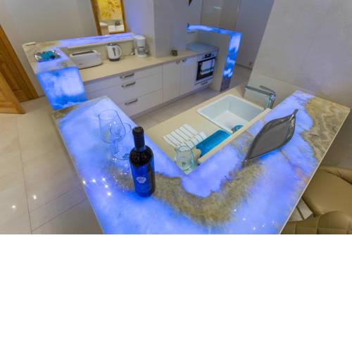 FamousAli Luxury Suites