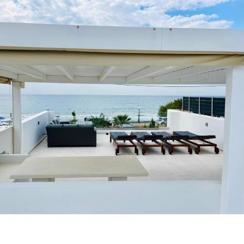 Fantasea Beachfront Villa