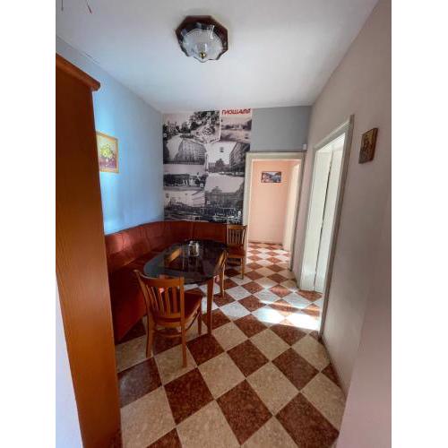 Fantastic 2 Bedroom Apartment - Top Center
