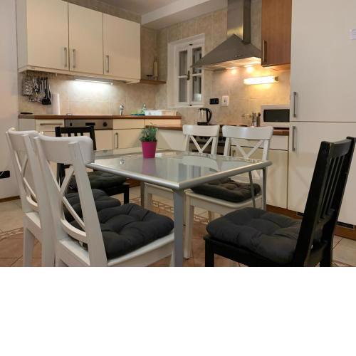 Fantastic 5 bedroom Duplex in the Old Town