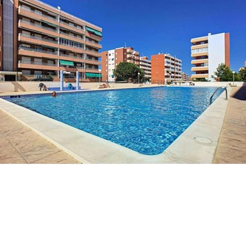 Fantastic Location - Ground Floor Apartment in walking distance to the beach
