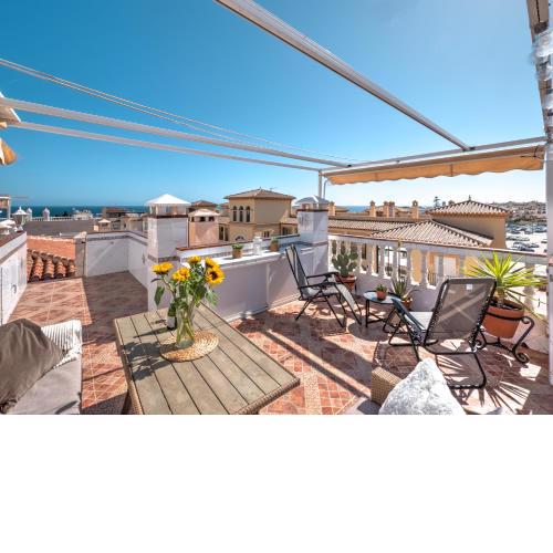 Fantastic penthouse with roof terrace in the heart of Nerja