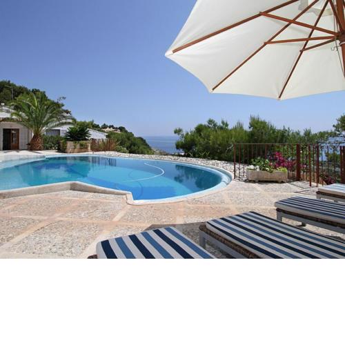 Fantastic villa with private swimming pool garage bbq patio wifi and the sea
