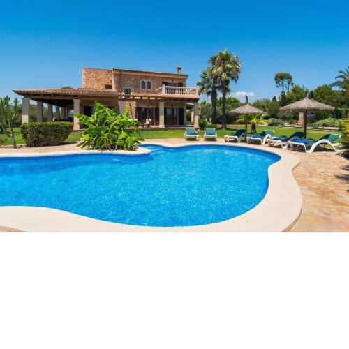 Fantastische Finca mit überdachter Terrasse in Strandnähe