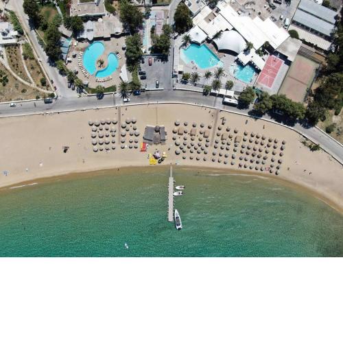 Far Out Beach Club Resort & Camping