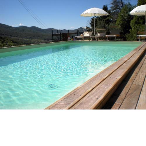 Farmhouse in Cortona wit garden and pool