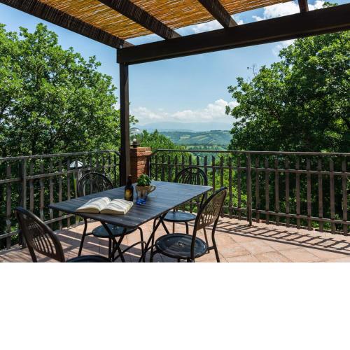 Farmhouse in hilly area in Gubbio with pool