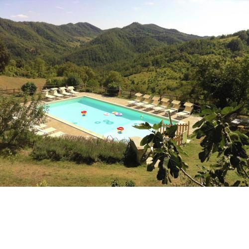 Farmhouse with pool in the hills beautiful views in the truffle area