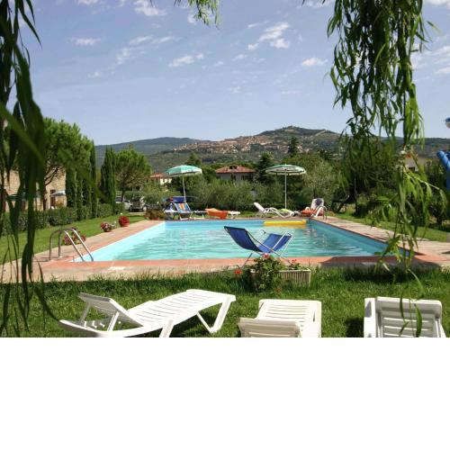 Farmhouse with private terrace, garden and pool, overlooking the town of Cortona