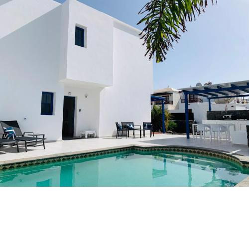Fashion Villa Armonia, heated pool