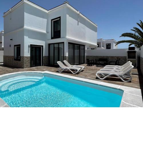 Fashion Villa Vivalavida, heated pool