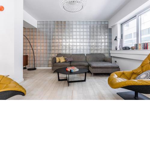 Fashionable apt in prime location! DA12