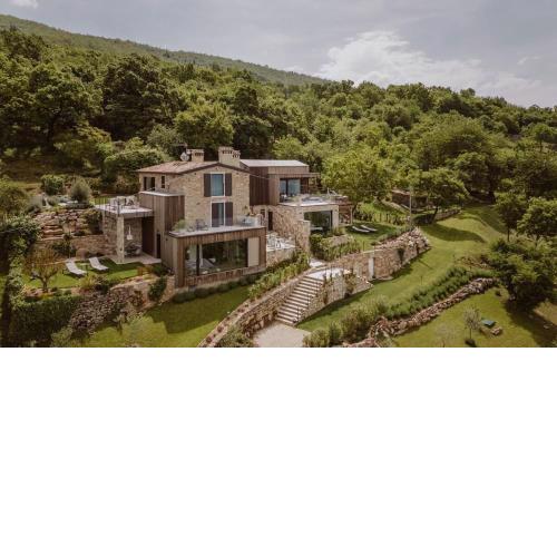 FAVAI HILLS your secret hideaway