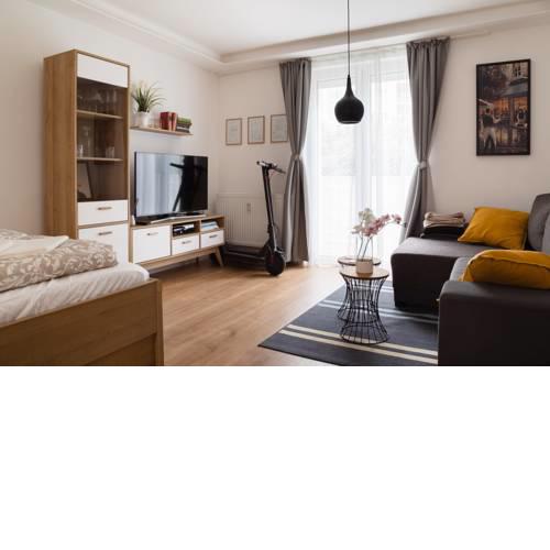 Feel Like Home @Soltesovej/ OLD TOWN/ e-Scooters