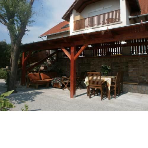 Fehér Rózsa Apartman