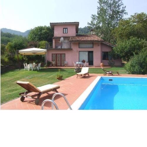 Ferienhaus in Camporgiano mit Grill und Terrasse