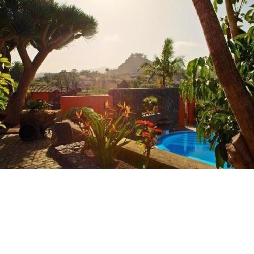 Ferienhaus in La Caridad mit Terrasse, Grill und Whirlpool