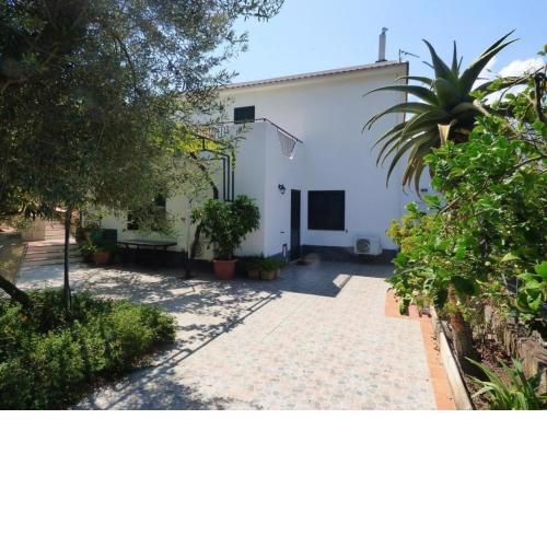 Ferienhaus in Patti mit Gepflegtem Garten