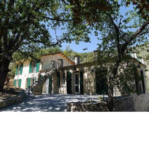 Ferienhaus in Stellanello mit Terrasse, Grill und Garten