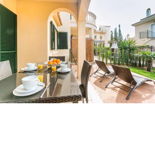 Ferienhaus in Urbanitzaci El Paraíso mit Privatem Garten - a88448