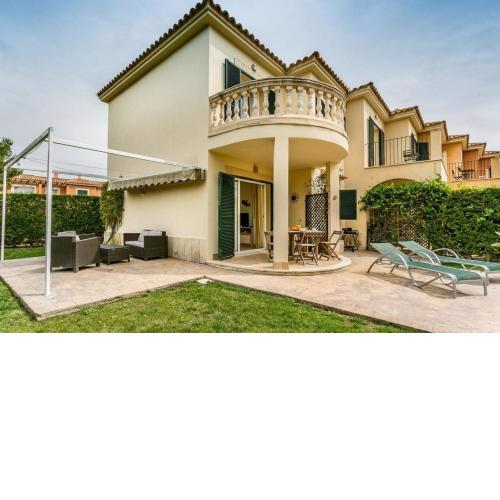 Ferienhaus in Urbanitzaci El Paraíso mit Privatem Garten