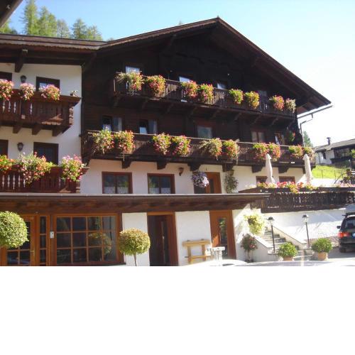 Ferienhof-Oberer-Gollmitzer-2-5-km-oberhalb-von-Heiligenblut-ruhige-sonnige-Lage-Glocknerblick