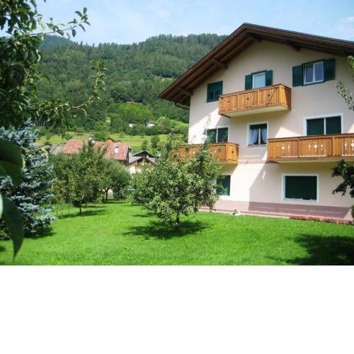 Ferienwohnung in Mezzano mit Garten und Grill