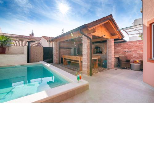 Ferienwohnung Lea mit Pool