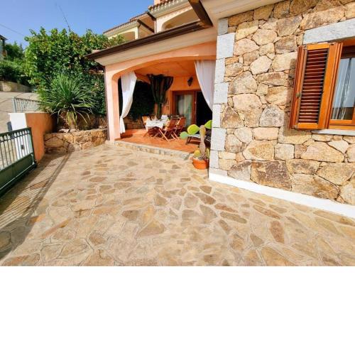 Ferienwohnung mit offenem Kamin, Außendusche, Terrasse und Meerblick